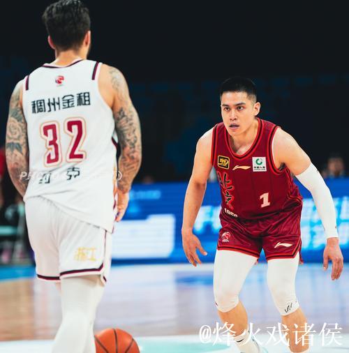 媒体人：世预赛下个窗口期，中国男篮要想想怎么防守陈盈骏